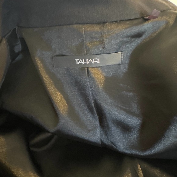 Tahari Black Blazer Lined See Measurements,‎ Similar to Size 10 Pre-owned - Picture 4 of 10